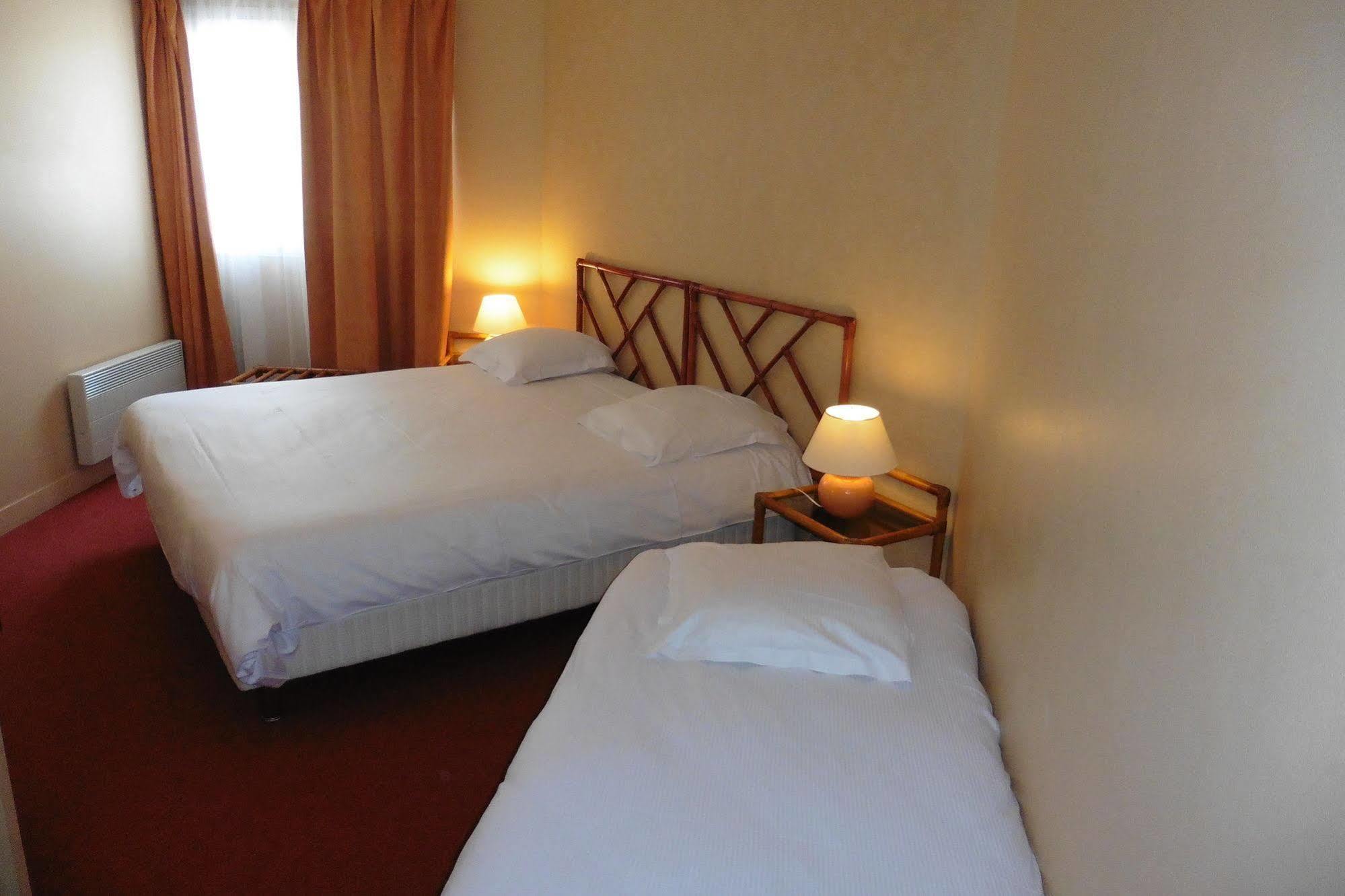 Hotel De L'Orme, Akena 埃夫勒 外观 照片