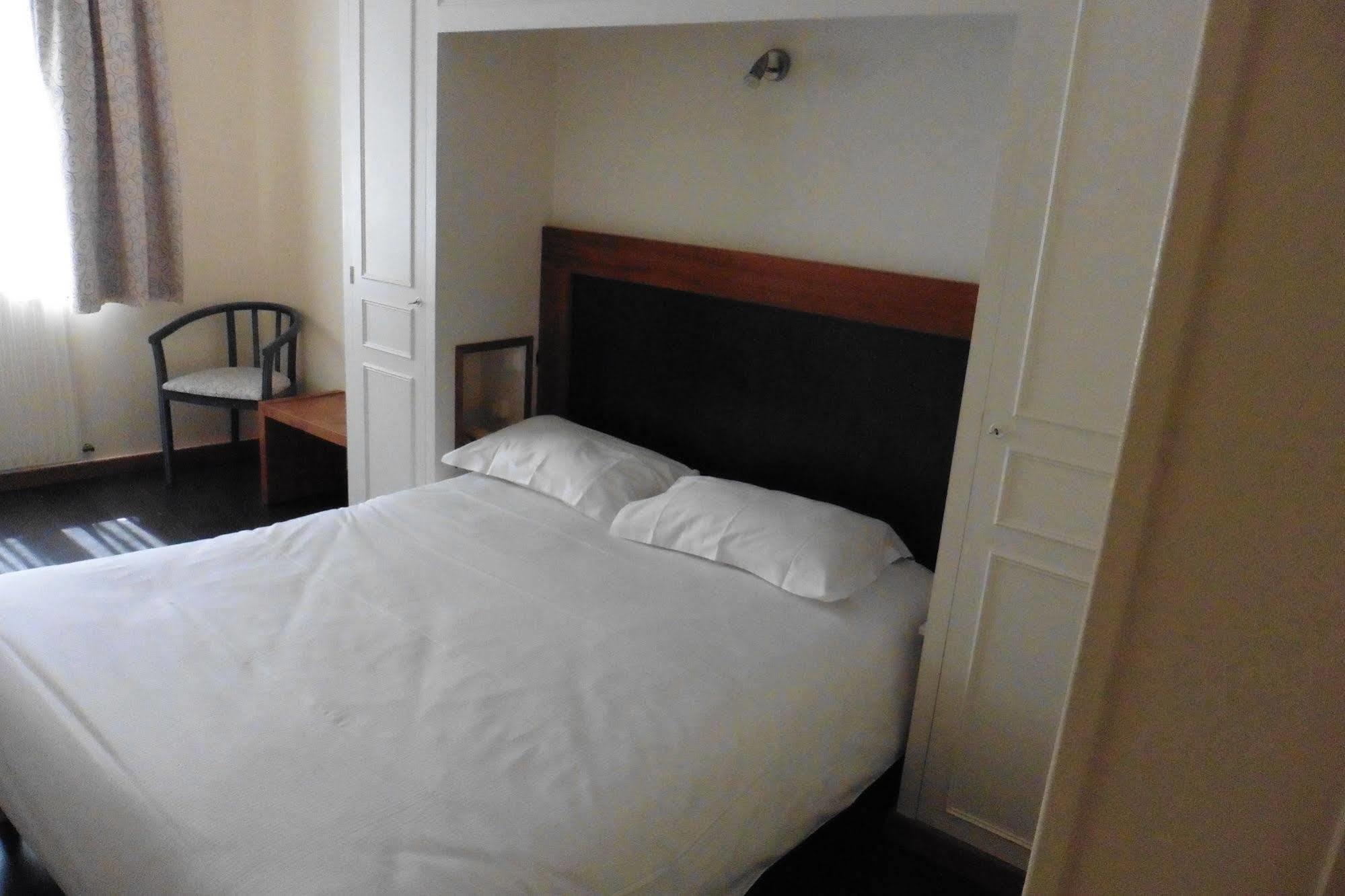 Hotel De L'Orme, Akena 埃夫勒 外观 照片