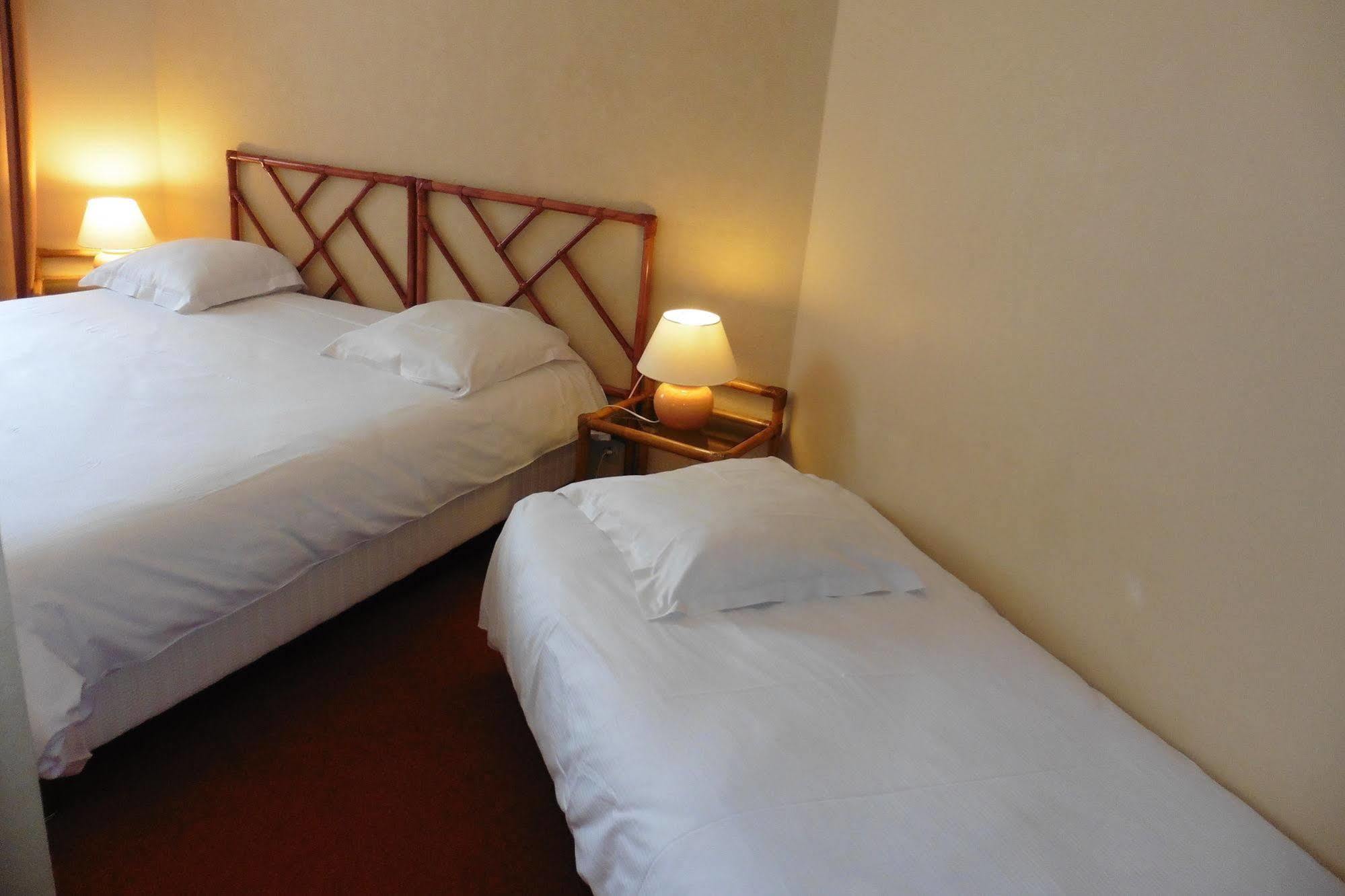 Hotel De L'Orme, Akena 埃夫勒 外观 照片