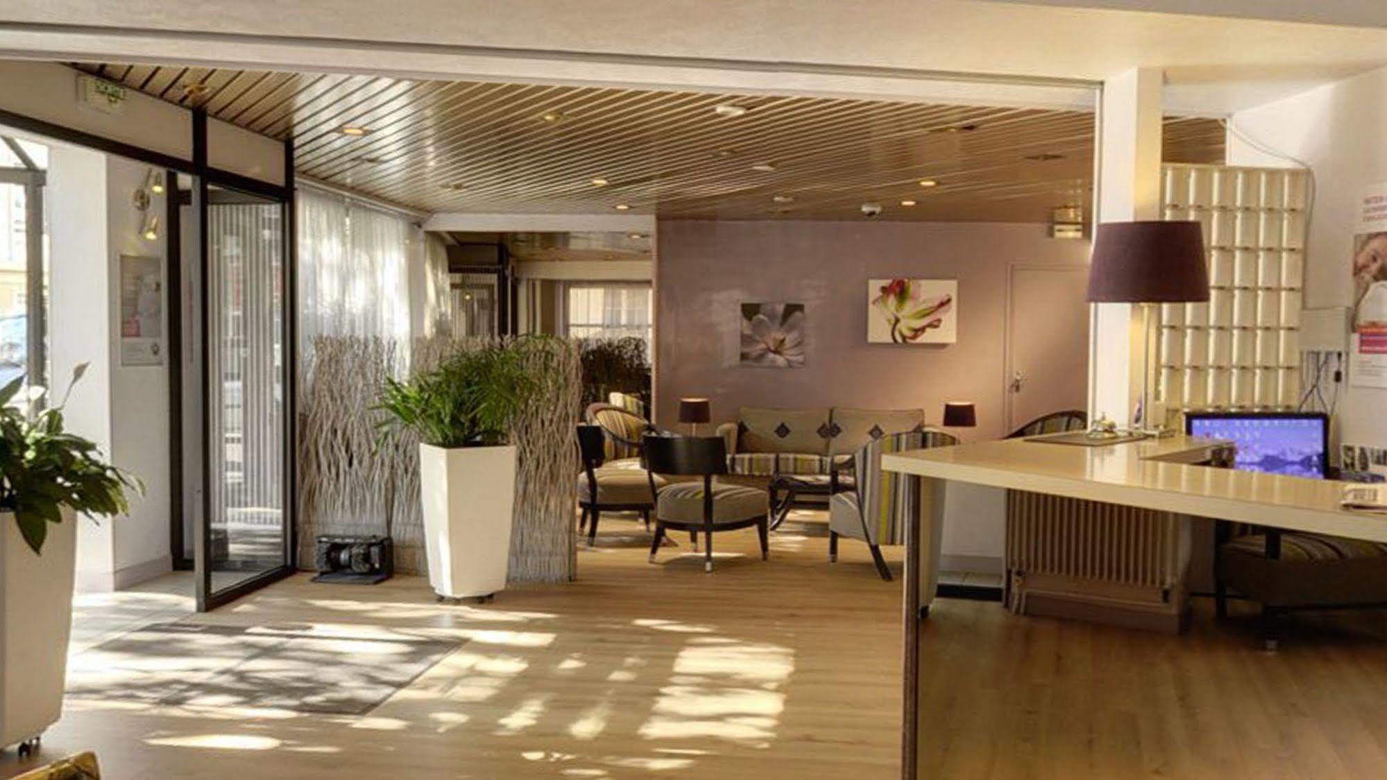 Hotel De L'Orme, Akena 埃夫勒 外观 照片